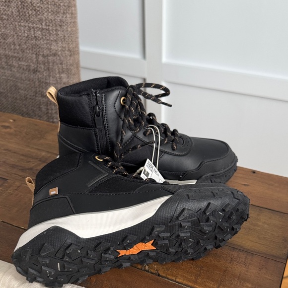 Zara Boys Black High-Top Boots with Tan Accents Size 2 NWT - Picture 4 of 5